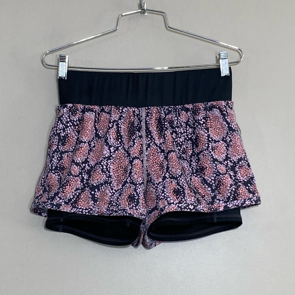 Fabletics Oiesia Shine Running Shorts Size Small - image 2